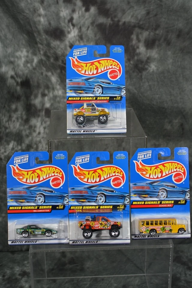 JUEGO COMPLETO SERIE SEÑALES MIXTAS Hot Wheels Autobús Nissan Corvette Roader Foto 1 de 4