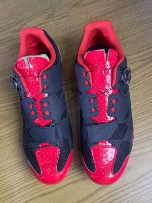 Zapato de ciclismo Giro Savix para hombre, rojo brillante/negro, 47EU - NUEVO Foto 1 de 4