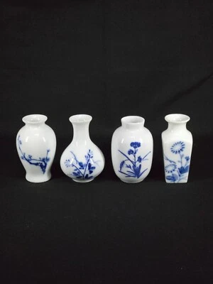 Juego de 4 jarrones miniatura de porcelana azul y blanco con motivo floral de 2,75" Foto 1 de 4