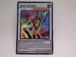 Yugioh! Junk Archer LC5D EN037 Rare 1st Ed Very LP - Bild 1 von 2