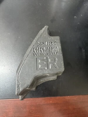 Sello de guardabarros superior derecho OEM LEXUS ES300h/350 2019-24, ES250 2021-23 53153-06010 Foto 1 de 2