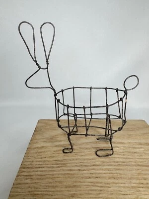 Pequeña cesta artesanal de alambre conejito conejo con relleno de paja primavera de Pascua Foto 1 de 4