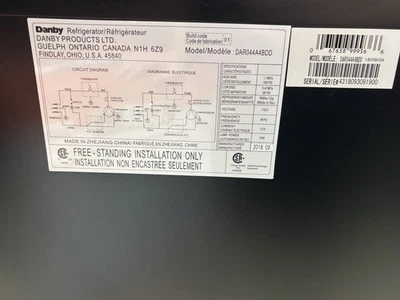 Компактный мини-холодильник Danby Designer 4,4 куб. Футы черные - Изображение 1 из 4