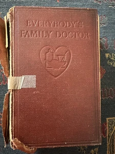 Everybody's Family Doctor Very Tatty Odham's Press 1935 Old Book - Picture 1 of 19