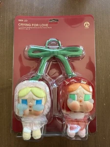 Auténtico POPMART CRYBABY Serie Crying For Love-Vinilo Peluche Colgante Tarjeta Regalo - Imagen 1 de 2