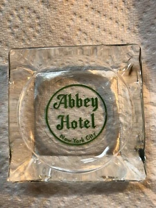 ABBEY HOTEL NYC VINTAGE RARE ART DECO SQUARE GLASS ASHTRAY CIRCA 1938 - Picture 1 of 4