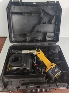 DeWalt 7.2 V Cordless Screwdriver Kit DW920K-2 Tested Works Case & 2 Batteries - Picture 1 of 23