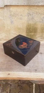 Grand Coffret XIXÈME En Bois Laqué Décor Japon, Coq, Poule Et Poussin - Imagen 1 de 17