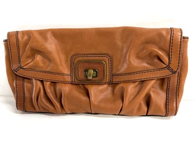 Bolso de Mano FOSSIL Fifty Four Cuero Marrón Liso Plisado 13x7" (NUEVO CON ETIQUETAS) Foto 1 de 4