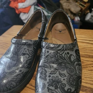 Damenschuhe schwarz Krankenschwester Kumpels Blumenmuster Größe 8,5 - Bild 1 von 6