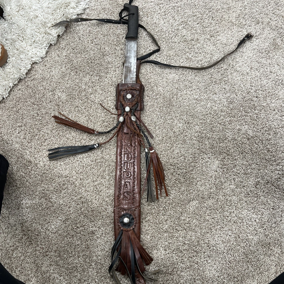 Machete Honduras vintage con funda de cuero y borlas decorativas Foto 1 de 4