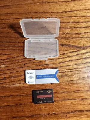 Scheda Sony Memory Stick Pro Duo 2 GB + adattatore Memory Stick Lexar + custodia - Immagine 1 di 2