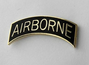 INSIGNIA PIN SOLAPA MILITAR PESTAÑA EJÉRCITO AEROTRANSPORTADO DIVISIÓN EJÉRCITO EE. UU. 1,1 PULGADAS - Imagen 1 de 1