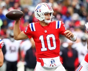 8x10 Photo DRAKE MAYE New England Patriots Rookie QB North Carolina Tar Heels - Picture 1 of 1