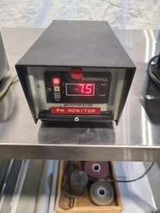 Systematics PH Controller Digital Readout with output signaling - Picture 1 of 4