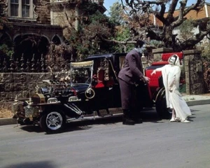 The Munsters Cast, the Koach Hot Rod Familienauto Oldtimer TV Show 8x10 Foto 149 - Bild 1 von 2