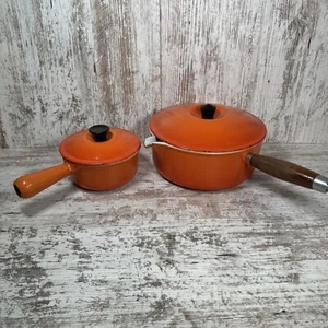 Padella per salsa vintage Le Creuset Flame Orange #14 e #22 - Set di 2 con coperchi - Foto 1 di 16