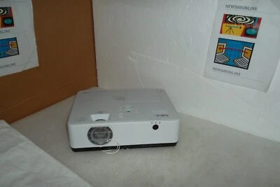 NEC NP-ME372W Projector 3LCD 3700 Lumens 1080p HDMI 16:10 RJ-45 USB Hours=820 - Image 1 of 4