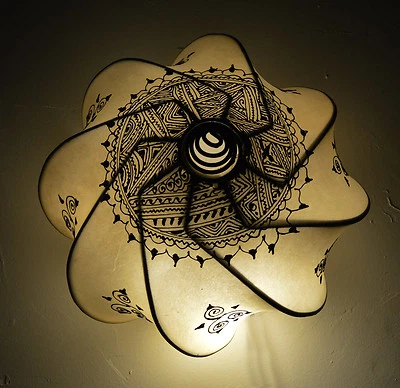 Lámpara de techo de henna marroquí piel de cabra elegante hecha a mano decoración del hogar beige Foto 1 de 4