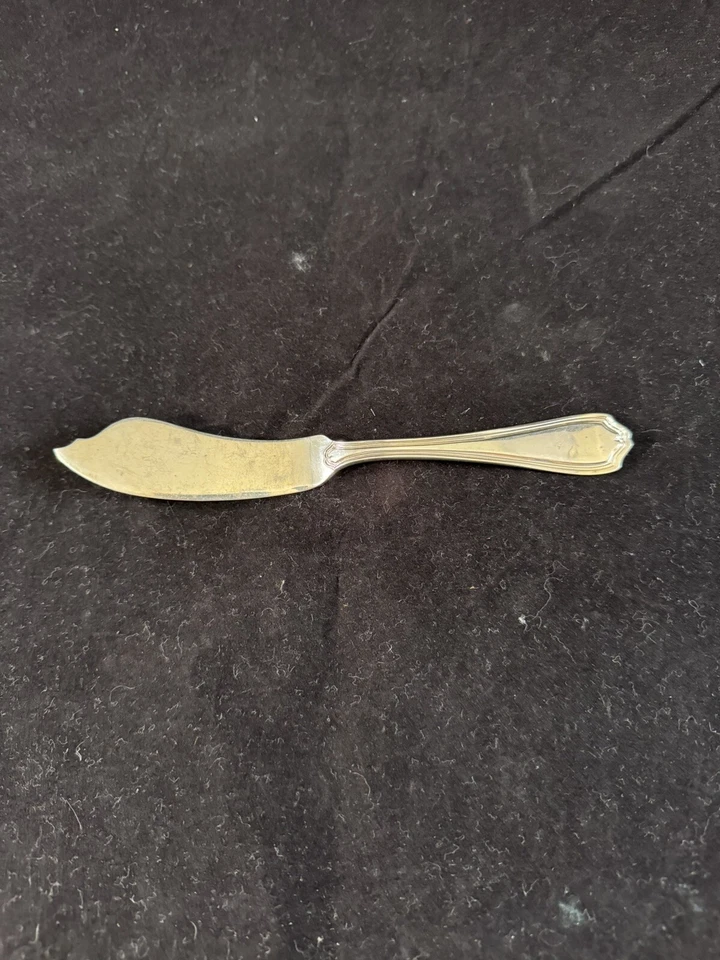 Cuchillo maestro de mantequilla Hepplewhite de mango plano de ley liso de Reed & Barton  Foto 1 de 4