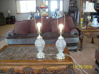 2 lámparas de mesa redondas vintage de vidrio esmerilado grabado a juego Foto 1 de 4