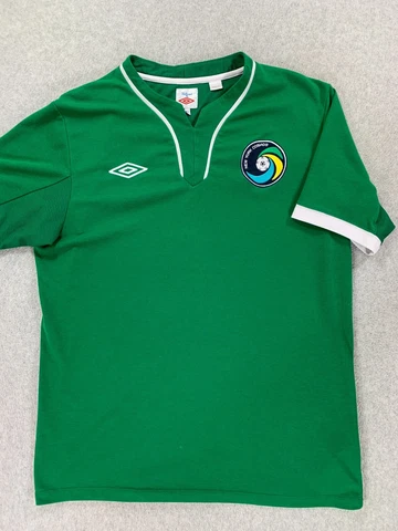 New York Cosmos Vintage Soccer Umbro Jersey  (Men's Size 44) Green Cover