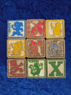 Lote de 9 juguetes vintage de personajes de madera en relieve del alfabeto de bloques de madera de Disney Foto 1 de 4