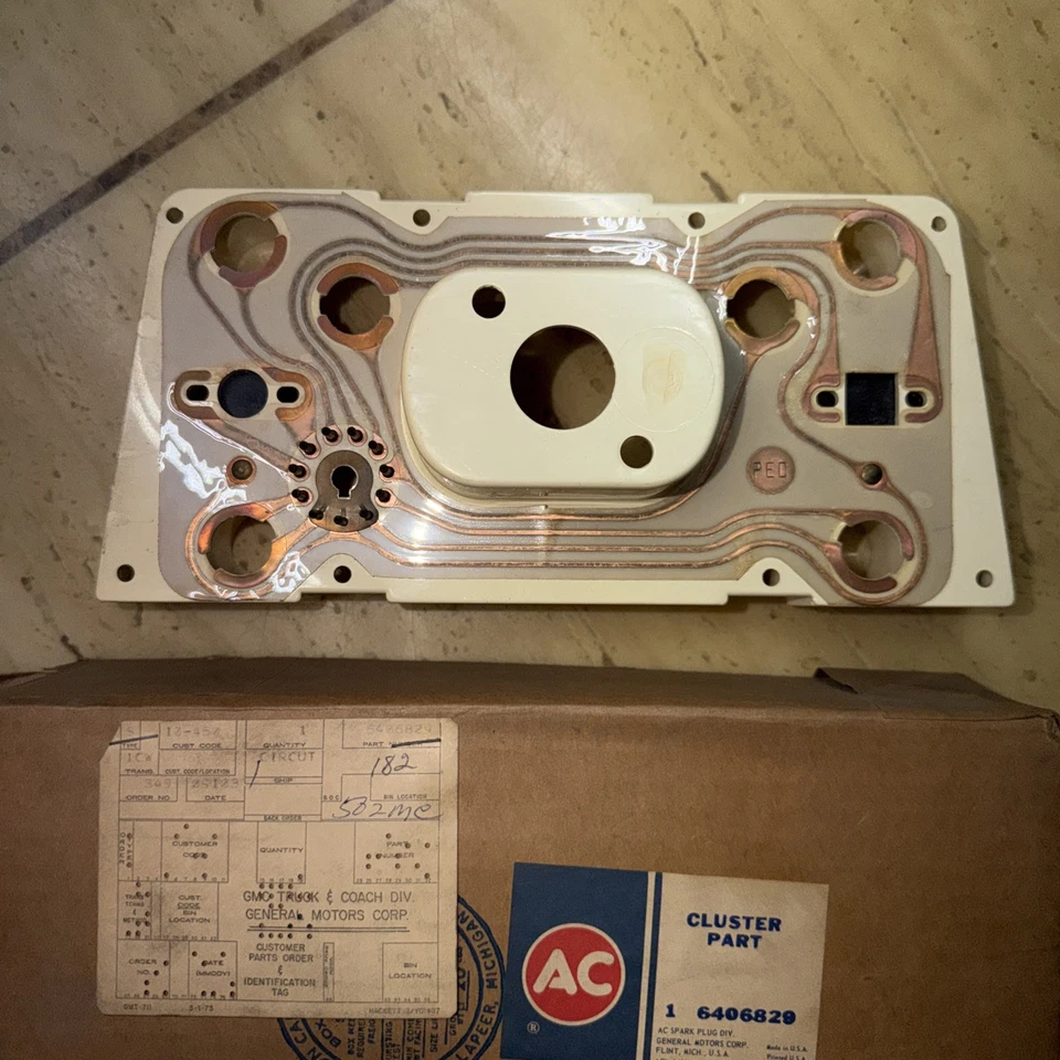 Nuevo de Lote Antiguo Ac Cluster Parte Años 50-60 55-59 Serie 300 y 400 Chevy GMC 6406820 Foto 1 de 3