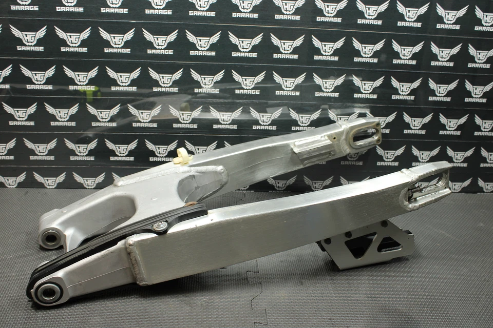 Suzuki RMZ450 RMZ450Z 2006 OEM basculante brazo oscilante suspensión 61000-35G00 Foto 1 de 4