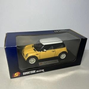 Sunnyside Collection Mini Cooper escala 1:24 amarillo en caja fundido a presión - Imagen 1 de 11