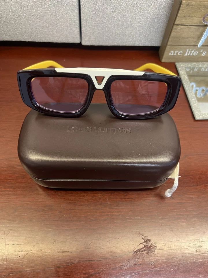 Gafas de sol Louis Vuitton 1,1 millón - Brazos amarillos marco negro/blanco con estuche Foto 1 de 3