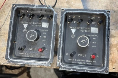 Redes de división de frecuencia JBL 3110 (par) usadas Foto 1 de 4