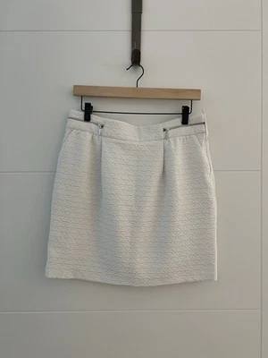 Minifalda NAF NAF, crema. Talla 38 (S/M) Nueva Sin Etiquetas. Foto 1 de 4