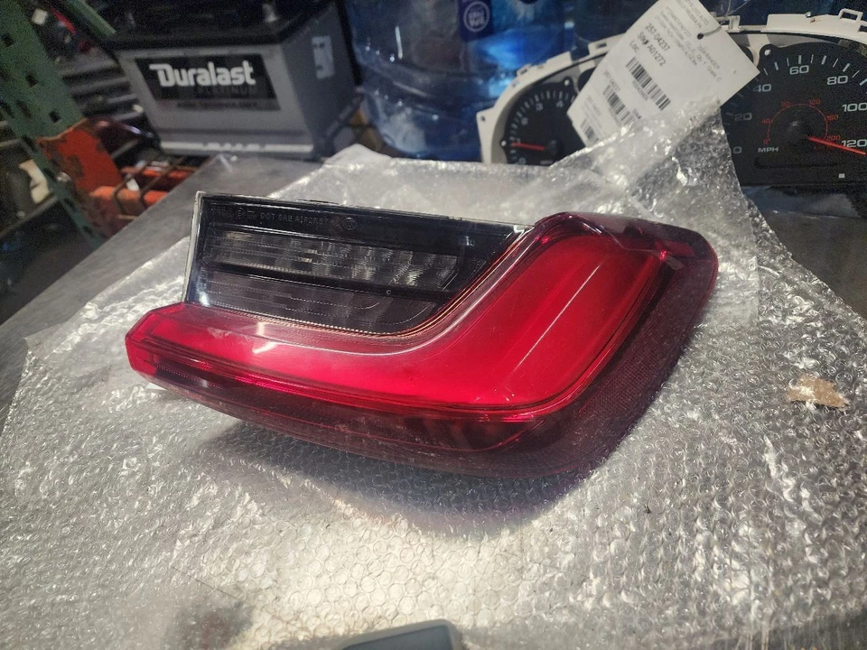 Cuarto de luz trasera de pasajero montado en panel para BMW 330i 643926 19-21 Foto 1 de 4