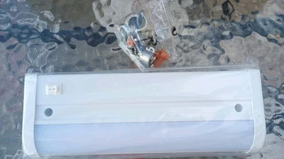 Iluminación Progress 9 pulgadas Lámpara LED blanca moderna lineal para gabinete inferior Foto 1 de 3