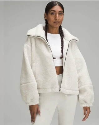 Chaqueta Sherpa Lululemon Mujer Talla 4 Cinchable Recortada Ópalo. Usado en excelente estado Foto 1 de 4