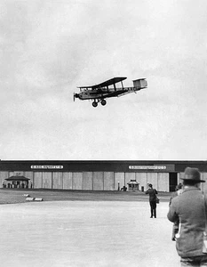 The City of Liverpool arriving at Croydon with first Australian ma- Old Photo - Foto 1 di 1