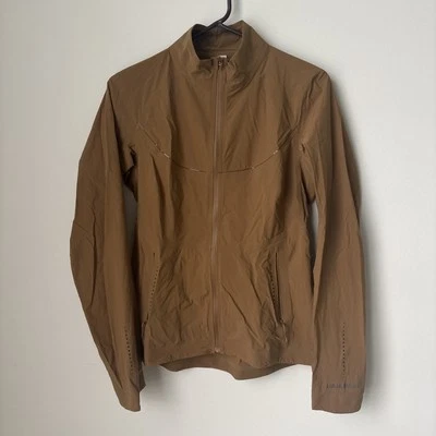 Jaqueta Lululemon W 8 Bege Dourado Quebra-Vento Livre Rápido Bolsos Traseiros Corrida Rara* - Imagem 1 de 4