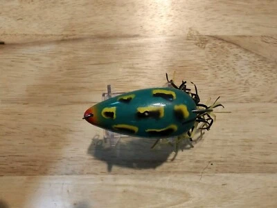 Isca de pesca vintage #100 Swamp Fox Moss Boss sem ervas cor sapo bom estado - Imagem 1 de 4