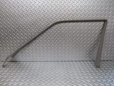 ⚙25750⚙ Mercedes-Benz W124 280E F. Tampa de guarnição de moldura de janela de porta direita 1247250271 - Imagem 1 de 4