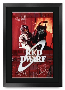 Póster A3 autógrafo impreso enmarcado de regalo de aspecto increíble de enana roja para fanático de la TV - Imagen 1 de 7