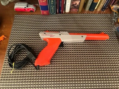 Пистолет Nintendo NES Orange Light Zapper непроверенный 1985 оригинал - Изображение 1 из 4