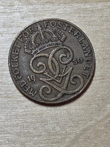 Sweden 2 Ore coin, 1930. KM# 778, bronze. Monogram of King Gustaf V. 3 Crowns. - Picture 1 of 4