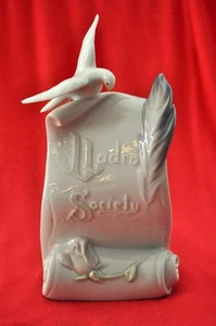 LLADRO #7677 ART BRINGS US TOGETHER 1998 HAND MADE IN SPAIN IN ORIGINAL BOX - Picture 1 of 7