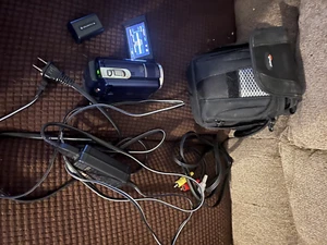 Sony DCR-SR68E (80 GB) 60x zoom, used, works great!! Complete with A/V and case - Picture 1 of 3