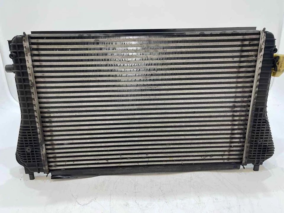 Se adapta a VOLKSWAGEN GOLF GTI 2006-2014 2,0 L Intercooler OEM ¡Envío gratuito! Foto 1 de 4