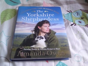 Celebrating Seasons With Yorkshire Shepherdess Amanda Owen Signed Hardback Book - Picture 1 of 4