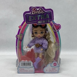 🔥 ✅ Muñeca Barbie Extra Minis con Traje Esponjoso Púrpura, Accesorios y Soporte - Imagen 1 de 2
