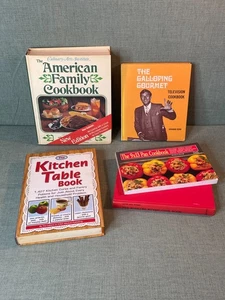 Lot of 5 Cookbooks - Vintage - Galloping Gourmet, American Family Cookbook, More - Bild 1 von 10