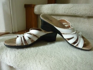 Ladies White Leather Clarks Sandals-Great Used Condition-size 6.5M - Picture 1 of 5